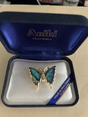 Paua Shell Blue-Green Butterfly Brooch. Vintage. Never worn. 22 carat gold plate